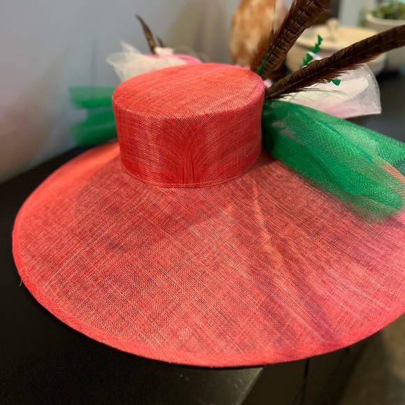 Derby hat ๐ - Picture 4 of 5